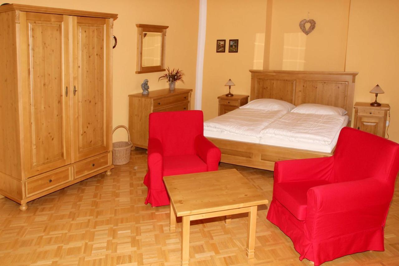 Zamek Liboun Hotel Lounovice pod Blanikem ภายนอก รูปภาพ