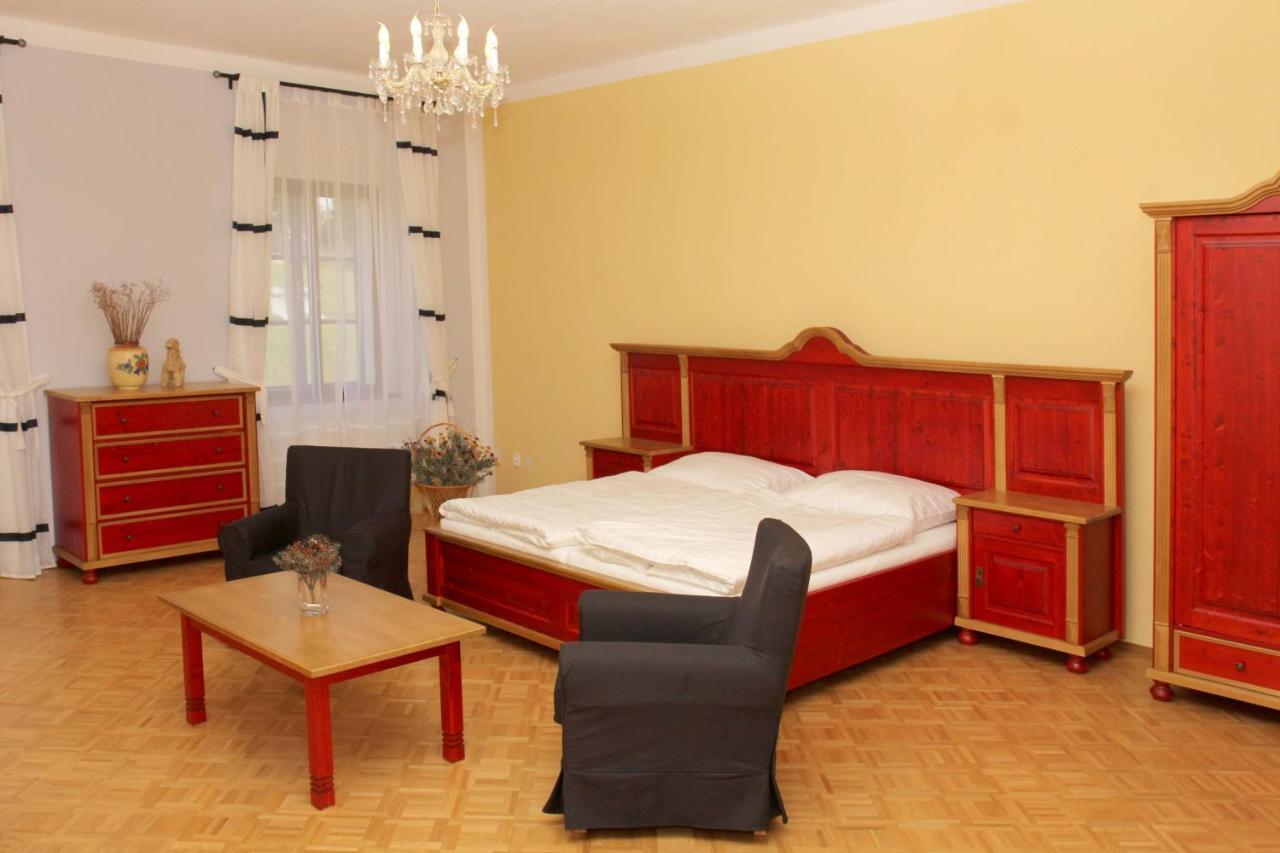 Zamek Liboun Hotel Lounovice pod Blanikem ภายนอก รูปภาพ