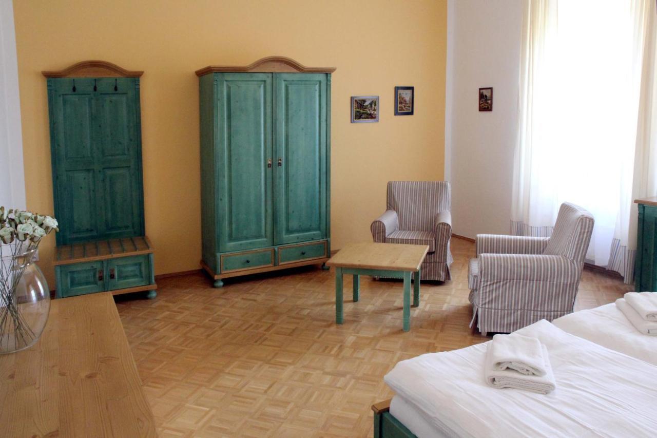 Zamek Liboun Hotel Lounovice pod Blanikem ภายนอก รูปภาพ