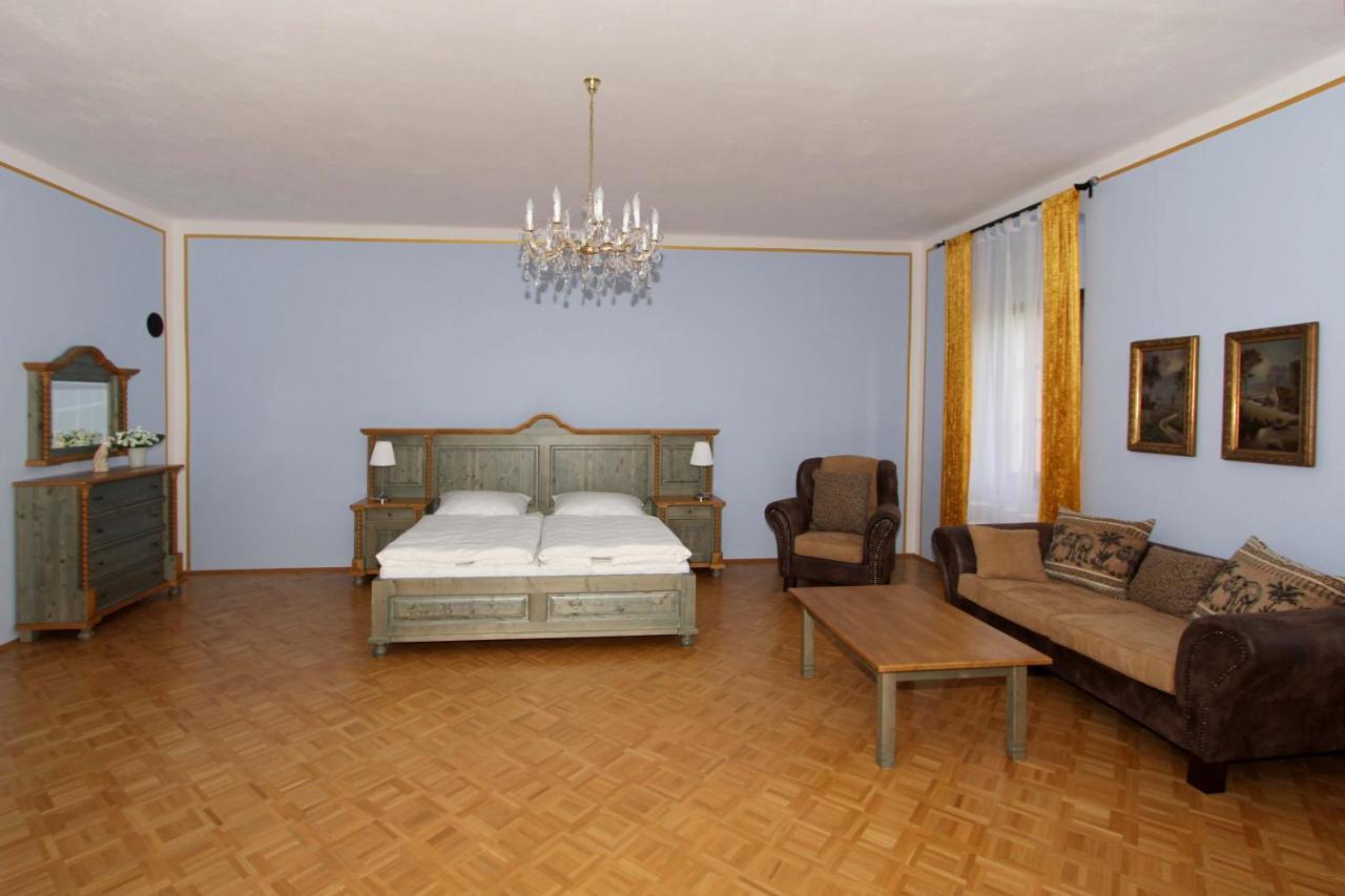 Zamek Liboun Hotel Lounovice pod Blanikem ภายนอก รูปภาพ