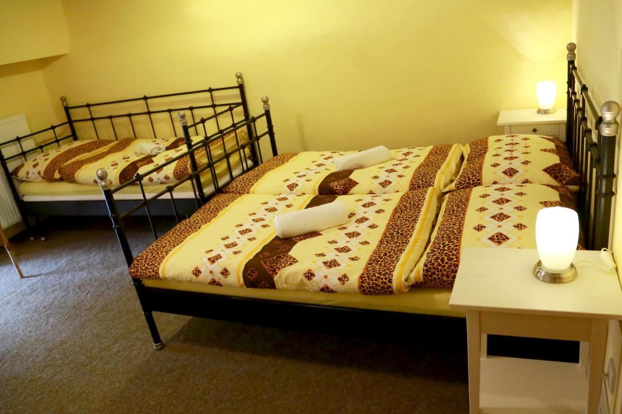 Zamek Liboun Hotel Lounovice pod Blanikem ภายนอก รูปภาพ